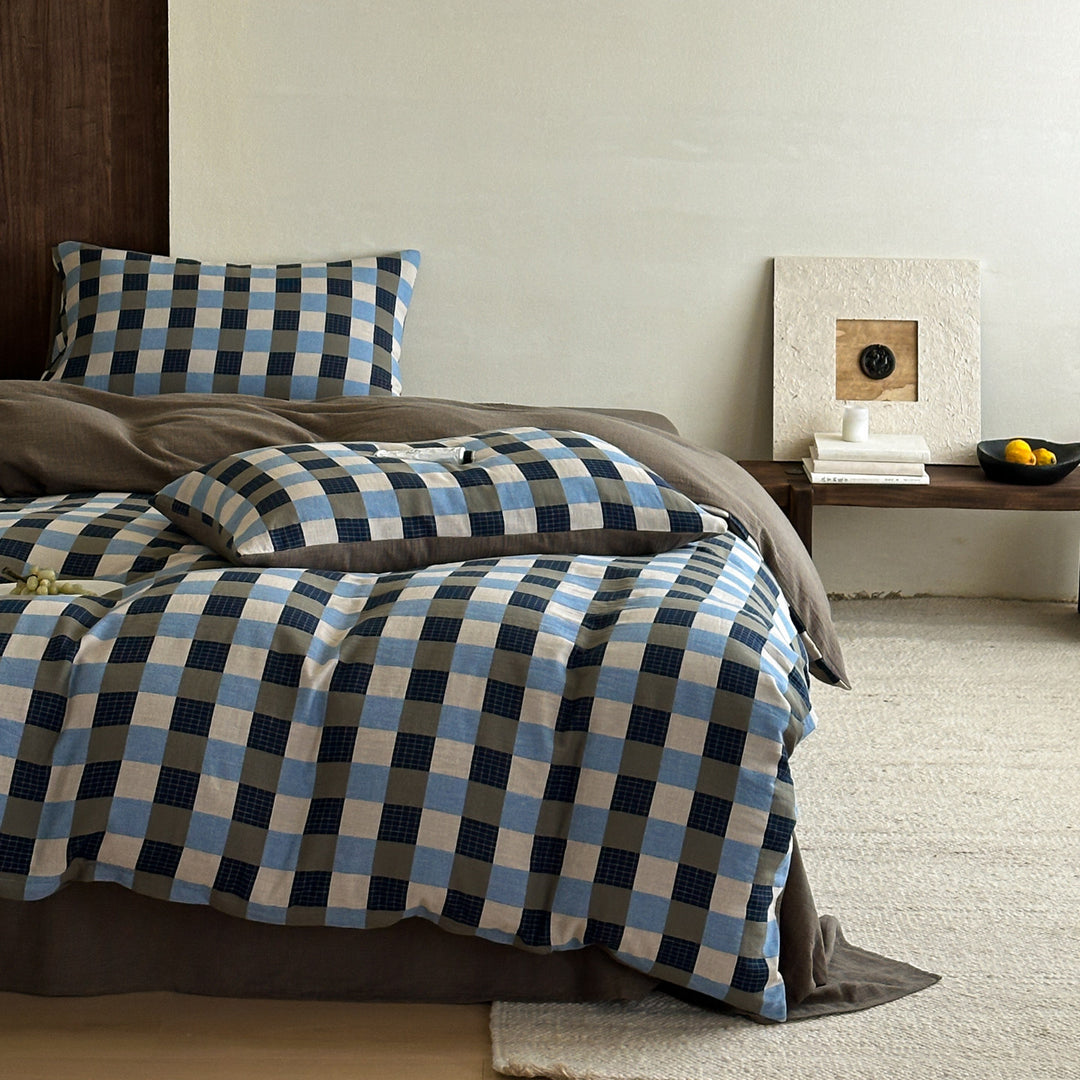 Checked cotton satin bedding set with textured check pattern and quilted bedspread