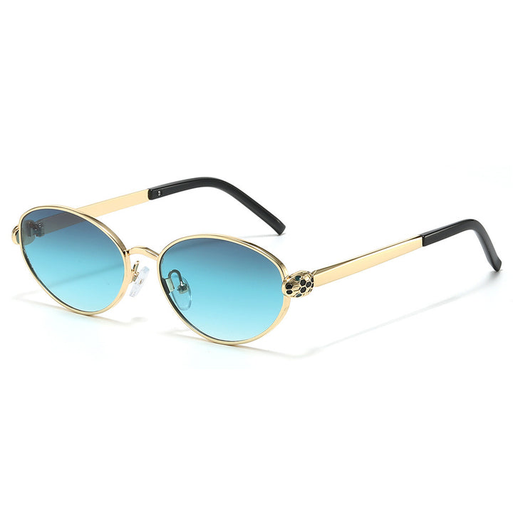 Chic Cat-Eye Sunglasses with Luxurious Gold Accents Stornfield