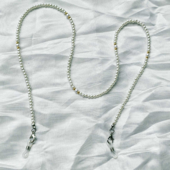 Fashionable pearl necklace with golden accent Stornfield