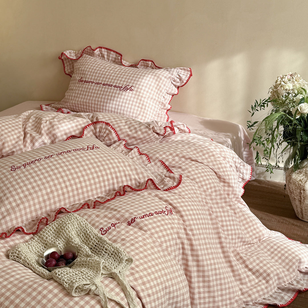 Combed cotton bedding set with Vichy check, ruffle frills and subtle embroidery