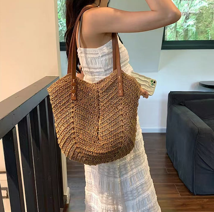 Beach bag with fashionable woven pattern and robust leather straps Stornfield