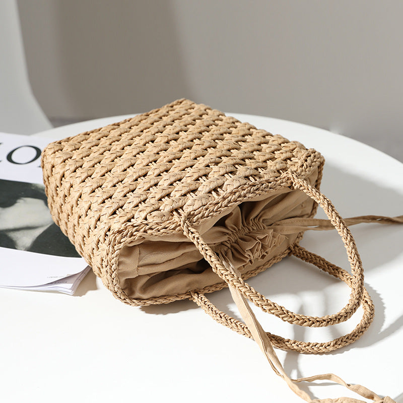 Handmade straw bag with adjustable inner lining Stornfield