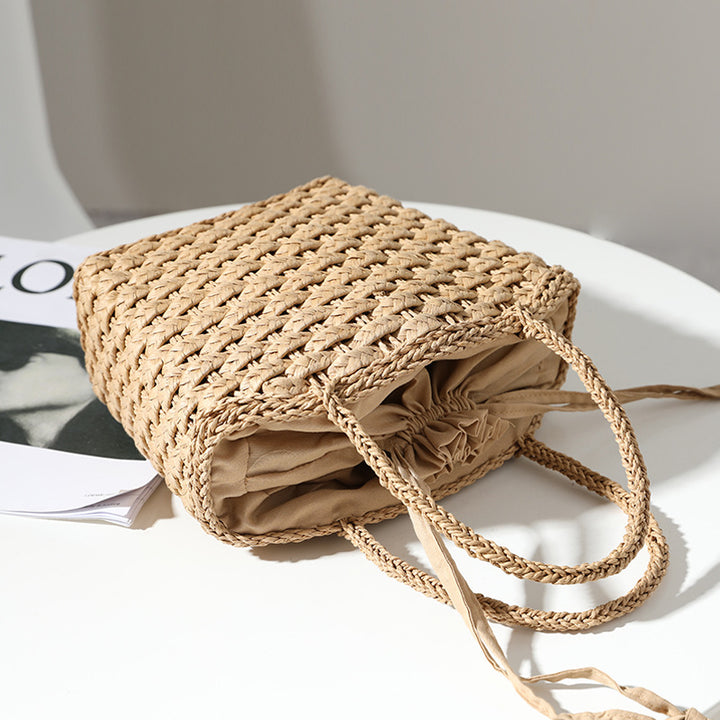 Handmade straw bag with adjustable inner lining Stornfield
