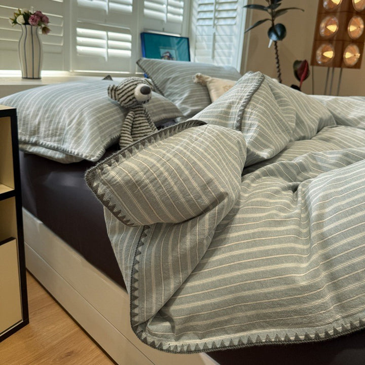 Lightweight Checkered Bedding Set