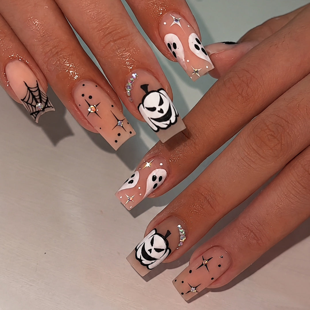 Nail art set with creepy Halloween design Stornfield