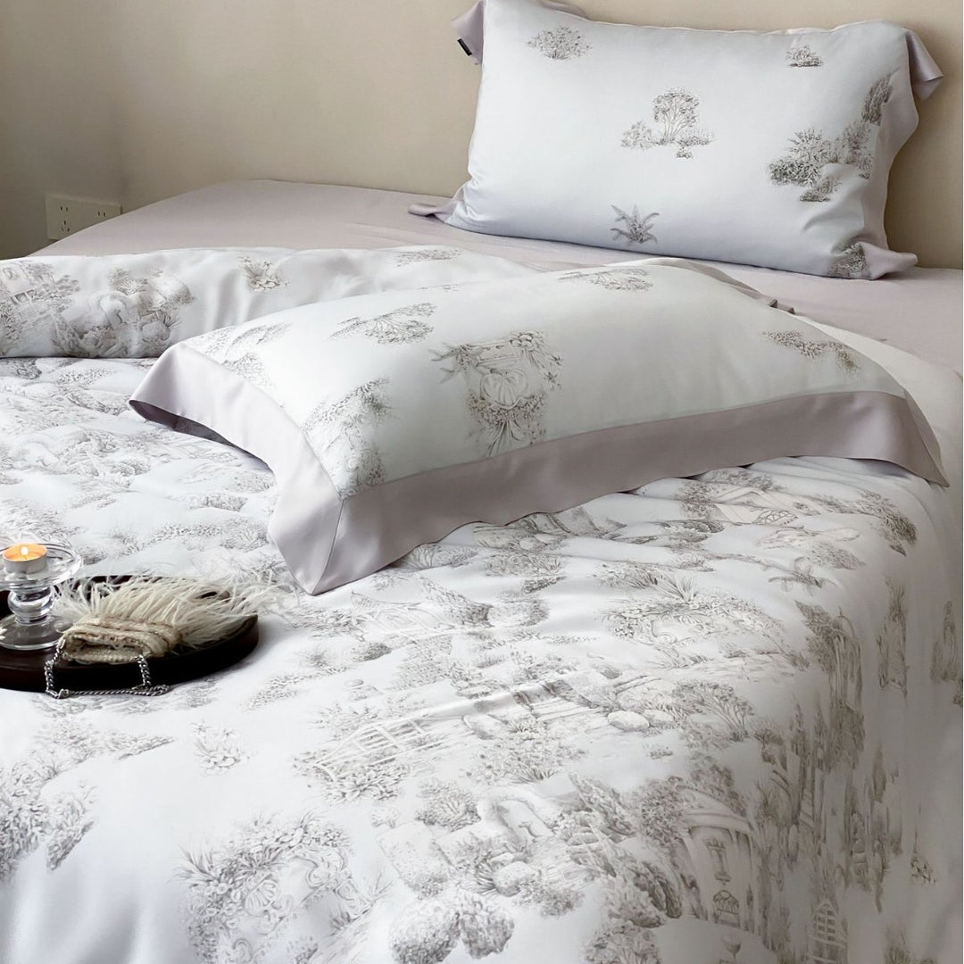 Luxurious cotton satin bedding set with Toile motif and fine satin piping
