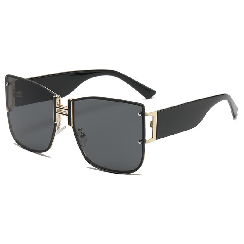 Ladies sunglasses in an elegant design with highly modern, organic lenses Stornfield