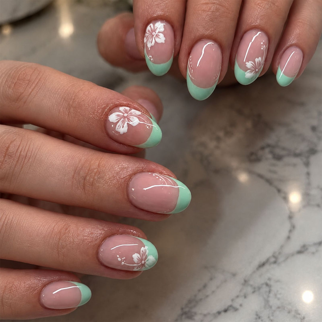 Artificial nail set with stylish floral accents Stornfield