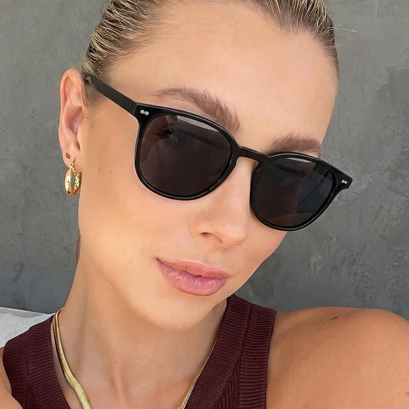 Ladies fashionable sunglasses with robust plastic frame and high-quality UV protection Stornfield
