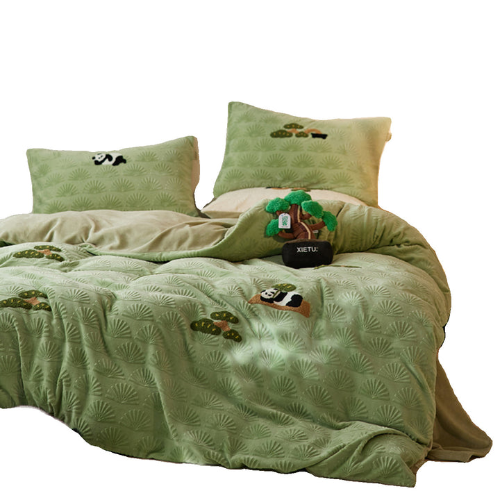 Fluffy microfiber bedding set with relief jacquard and embroidered panda motifs