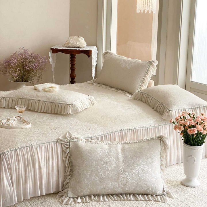 Romantic quilted bedspread set with jacquard floral pattern, ruffle and decorative cushion