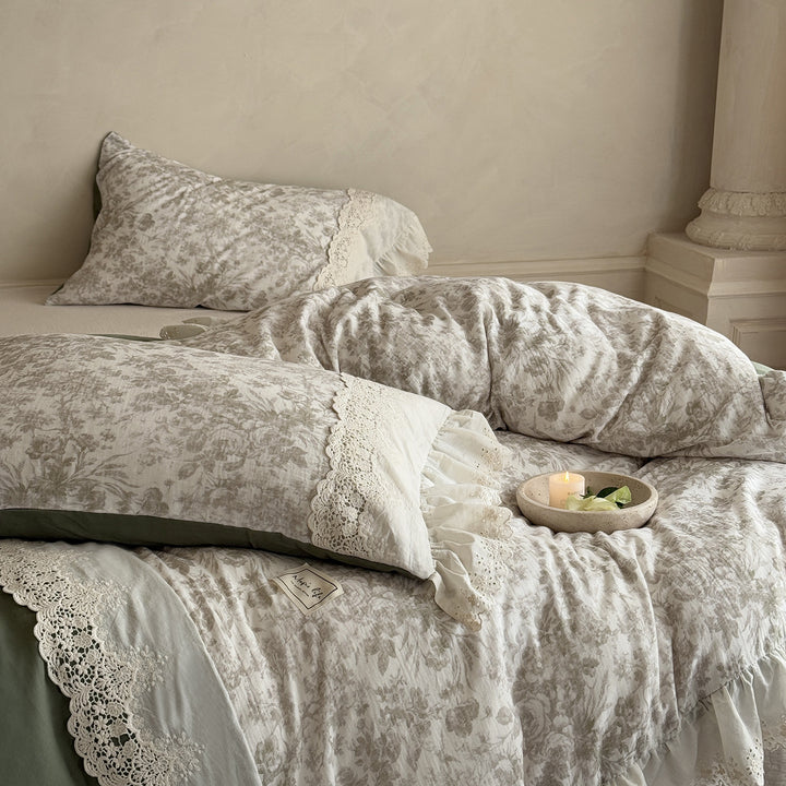 Bedding set in vintage country house style made of cotton-linen blend with lace trim Stornfield