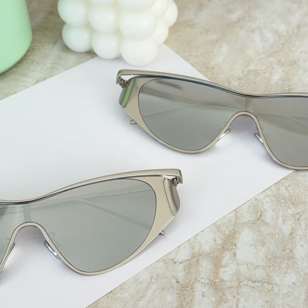 Fashion-Forward Shield Sunglasses Stornfield