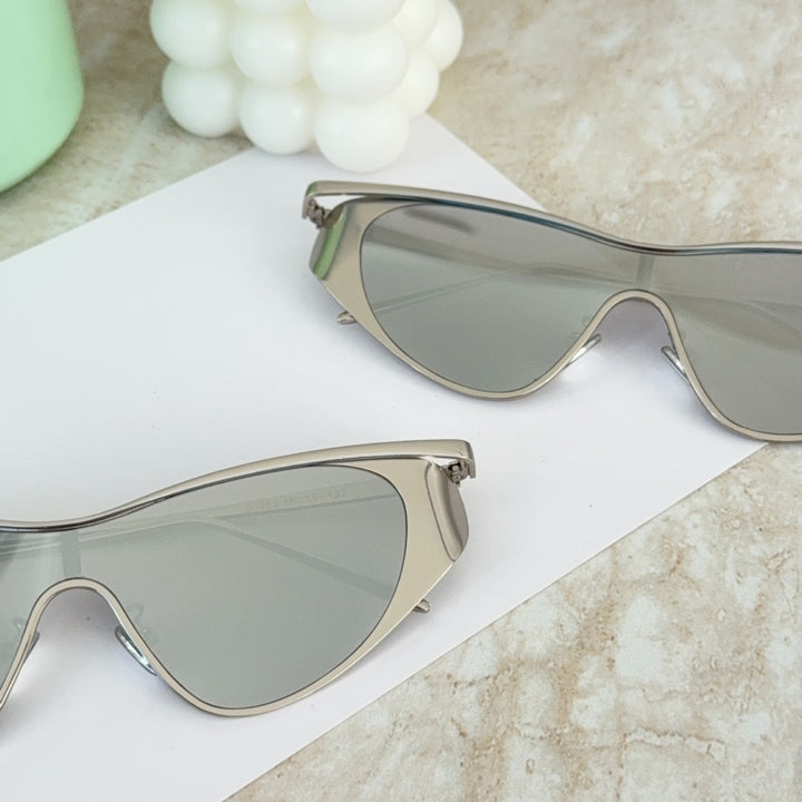 Fashion-Forward Shield Sunglasses Stornfield