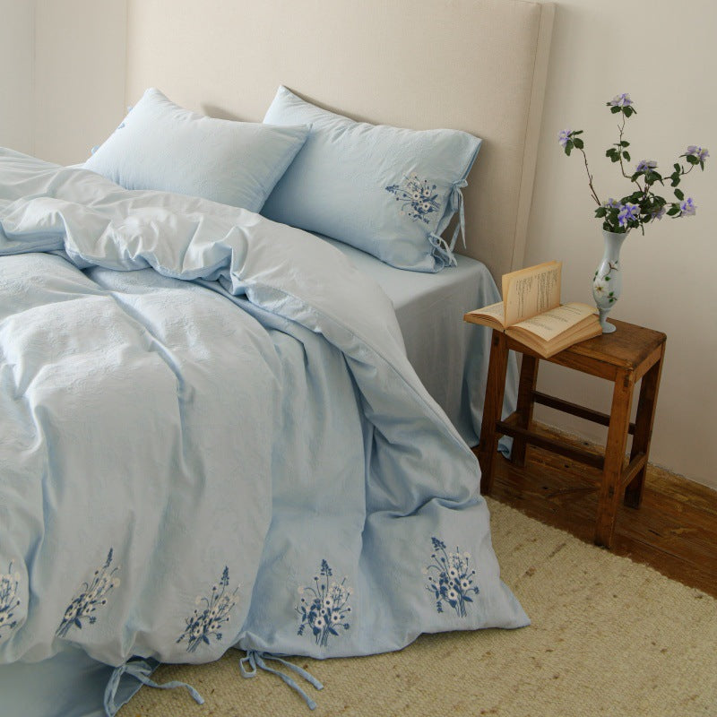 High-quality linen duvet cover set with embroidery and ribbon closure