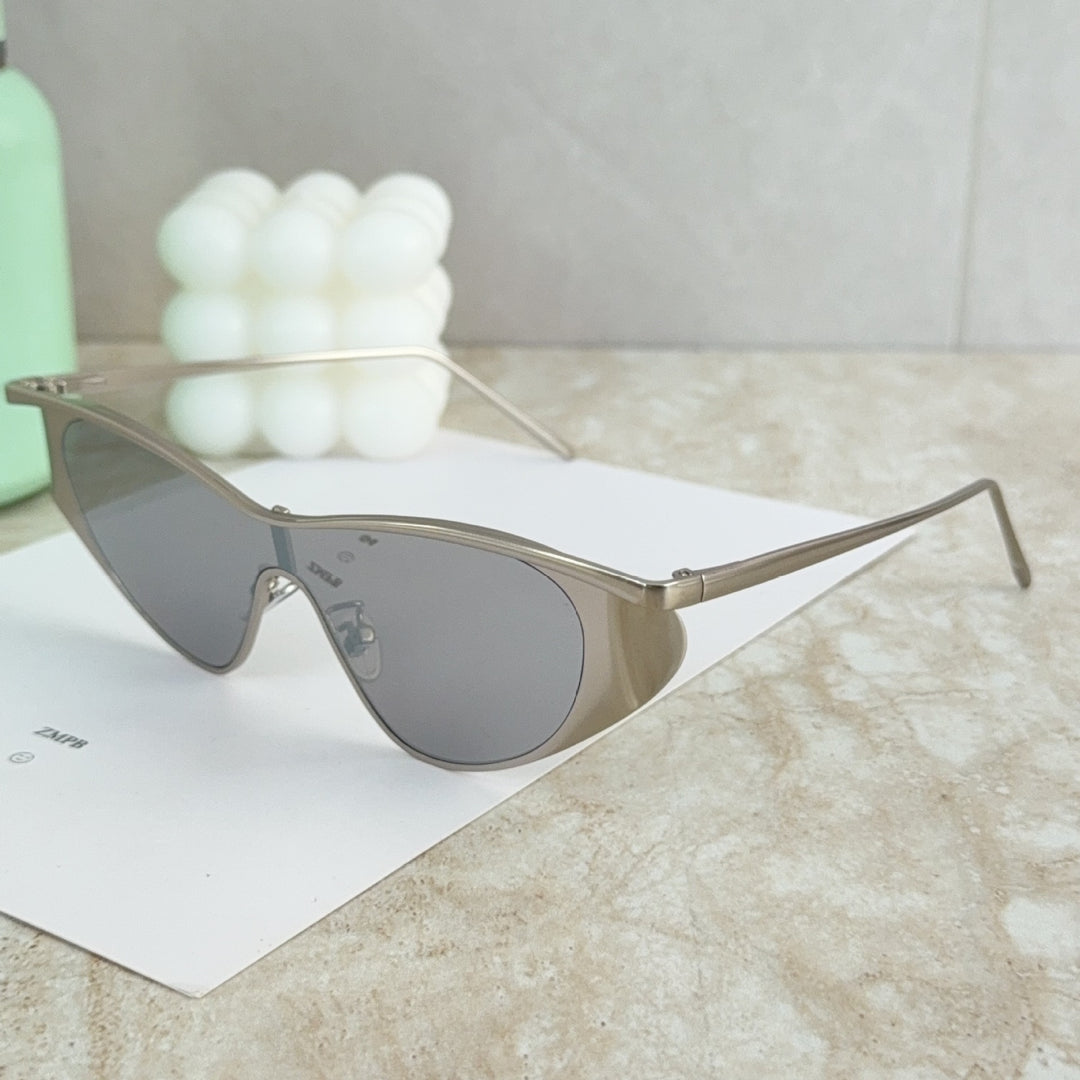 Fashion-Forward Shield Sunglasses Stornfield