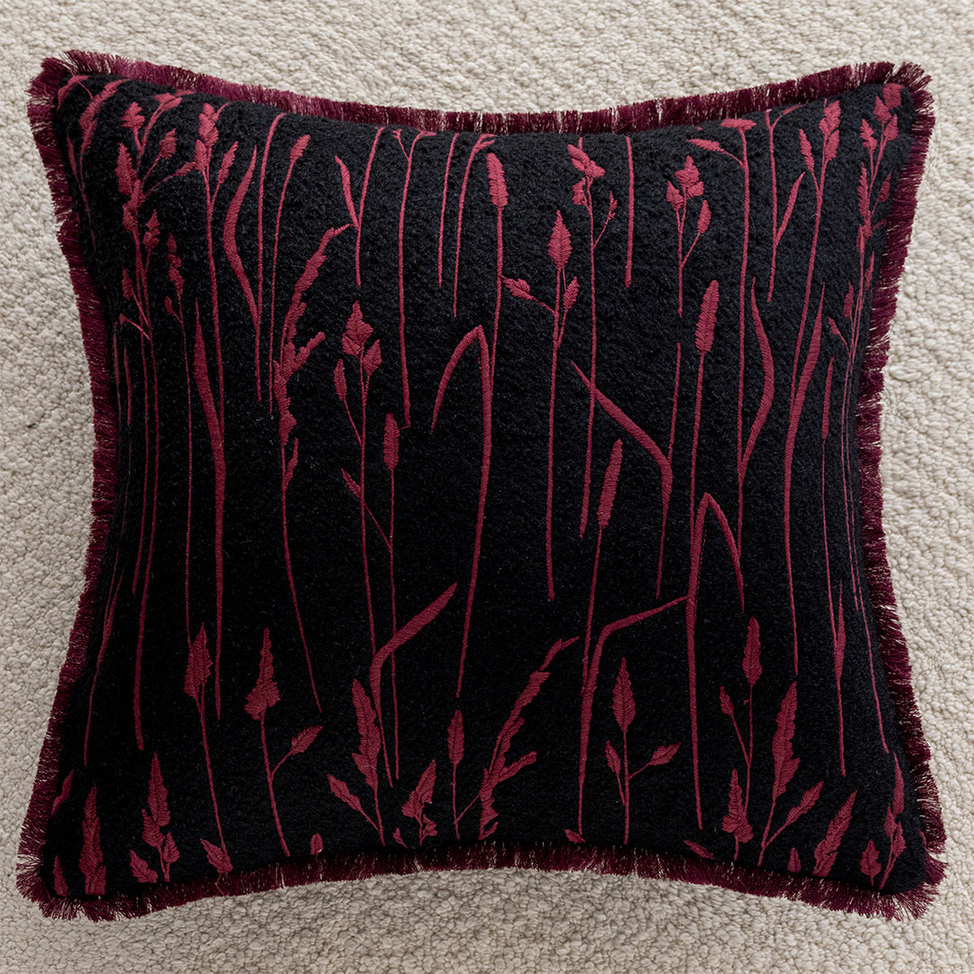 Luxurious cushion with panther design