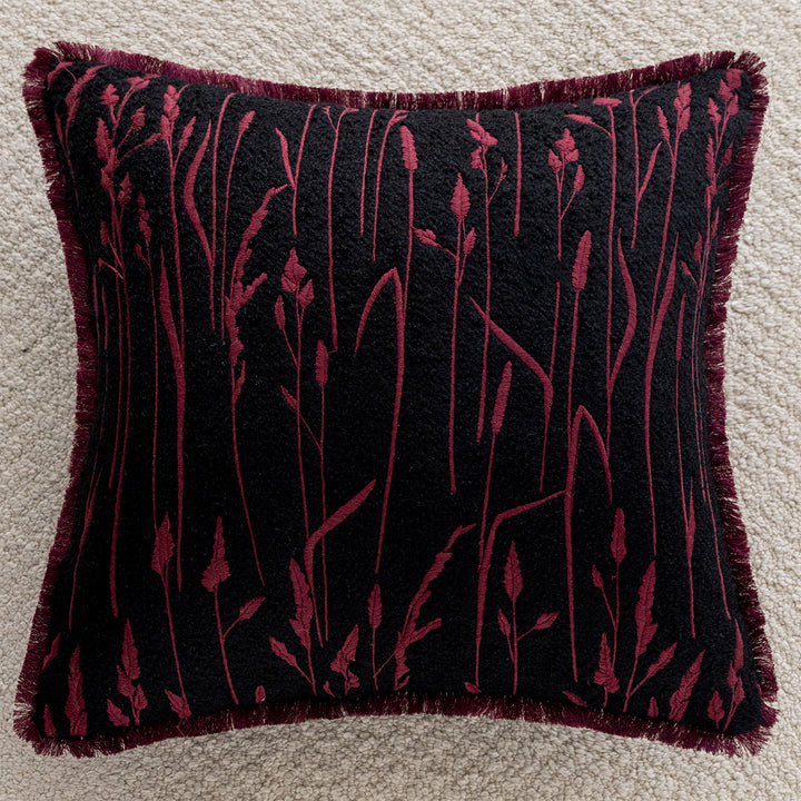 Luxurious cushion with panther design