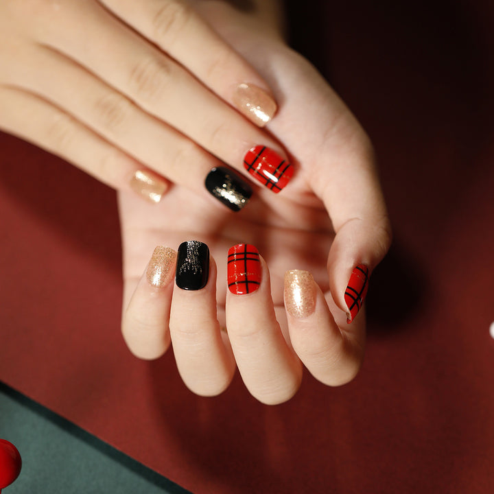 Elegant artificial nails with golden accents and floral design Stornfield