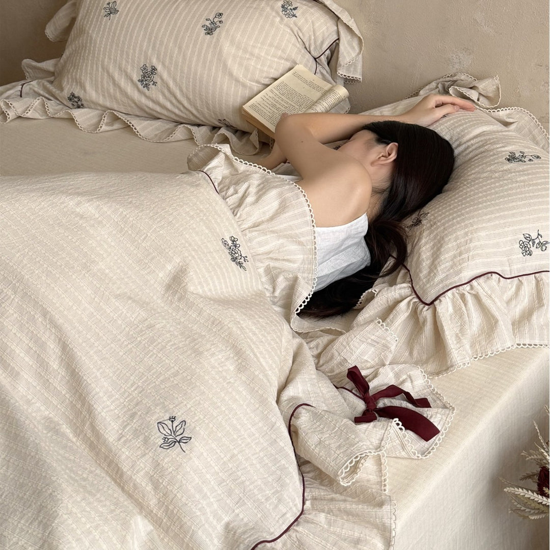 Ruffled Embroidered Cotton-Linen Duvet Cover Set with Decorative Bow