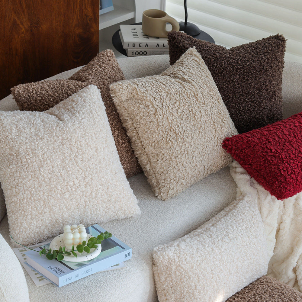 Cuddly decorative pillow