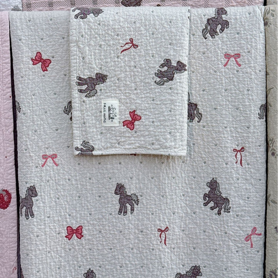 Ladies cuddly blanket with cute horse motif Stornfield