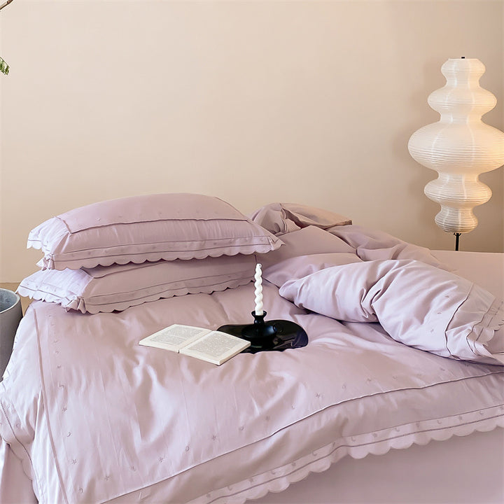 Bedding set made of cotton satin with fine star embroidery and wave hem