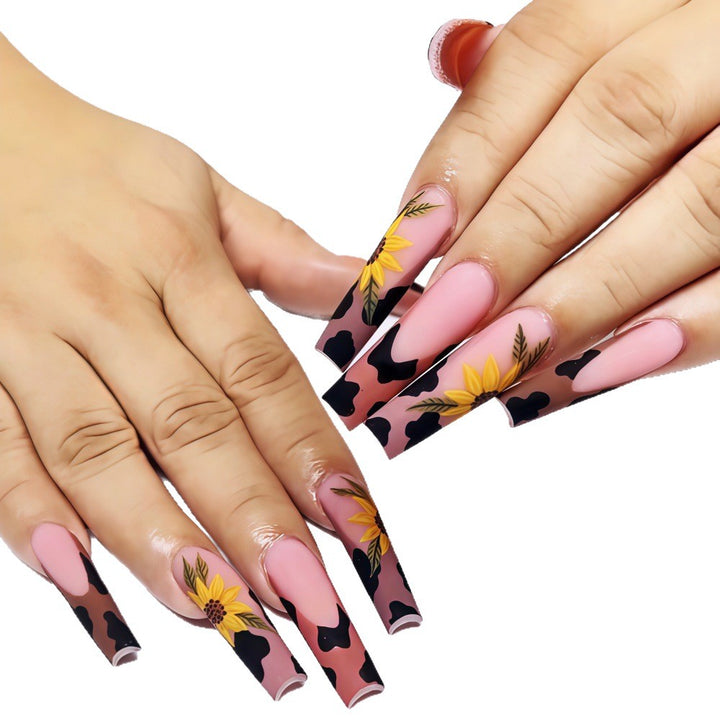 Artificial nails with abstract patterns Stornfield