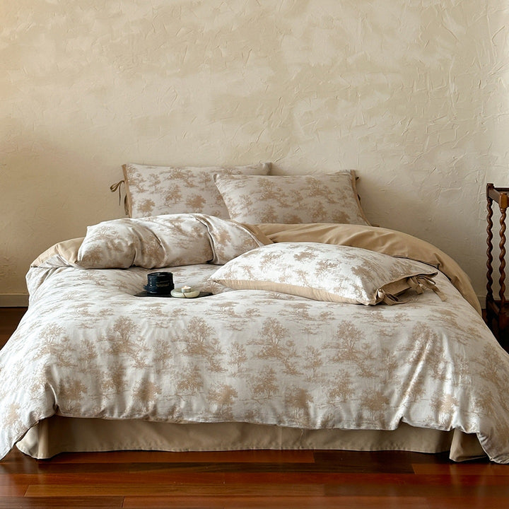 Luxurious bedding set made of cotton satin with floral vintage pattern