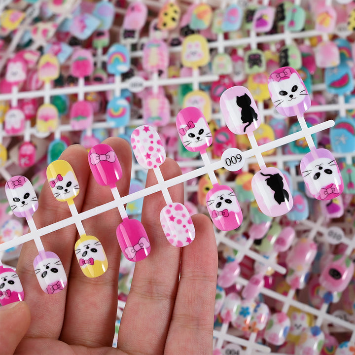 Children's Fun-Themed Press-On Nail Set Stornfield
