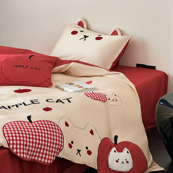 Children's bedding set with apple cat appliqués and quilted decorative pillowcase Stornfield