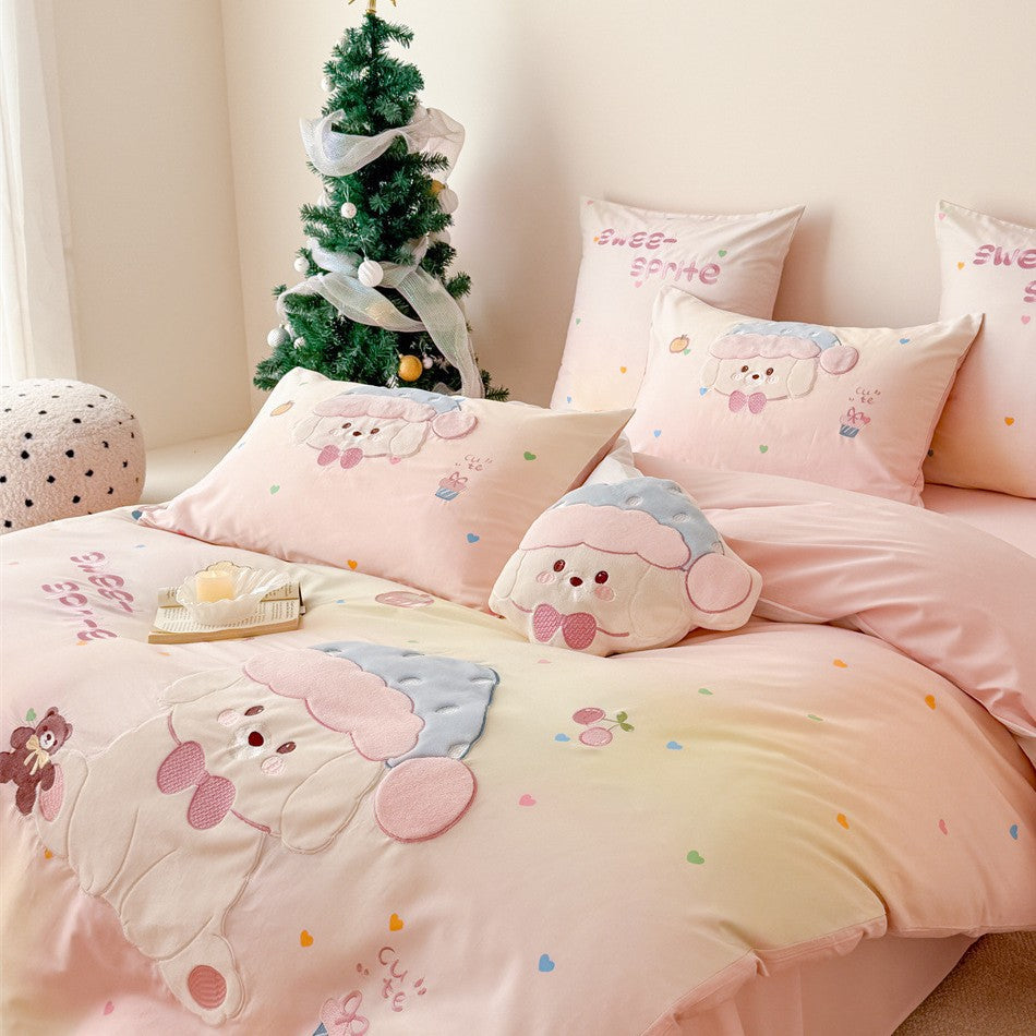Children's bedding set with appliquéd sheep and teddy details