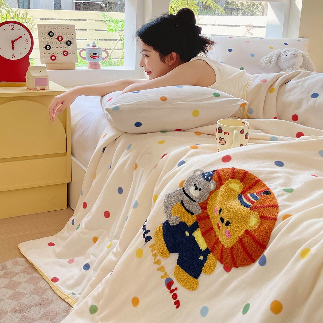Women's cuddly blanket with cute bear design Stornfield