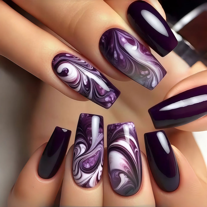 Artificial nails in modern marble design Stornfield