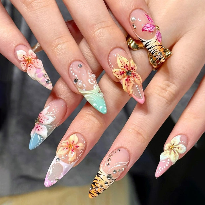 Artistic Nail Tips with Autumn Motifs Stornfield