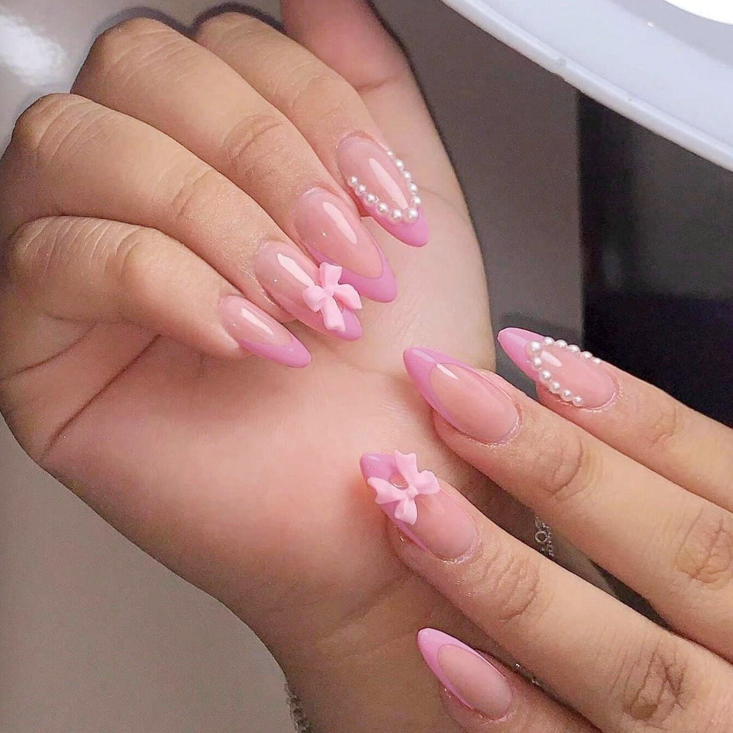 Nail tips with playful flower design Stornfield