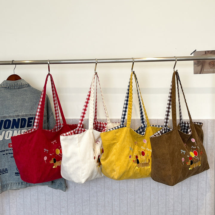 Cotton bag with playful dog motif Stornfield