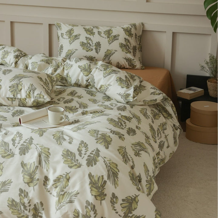 Cotton percale bedding set with botanical sketch print and concealed hotel closure