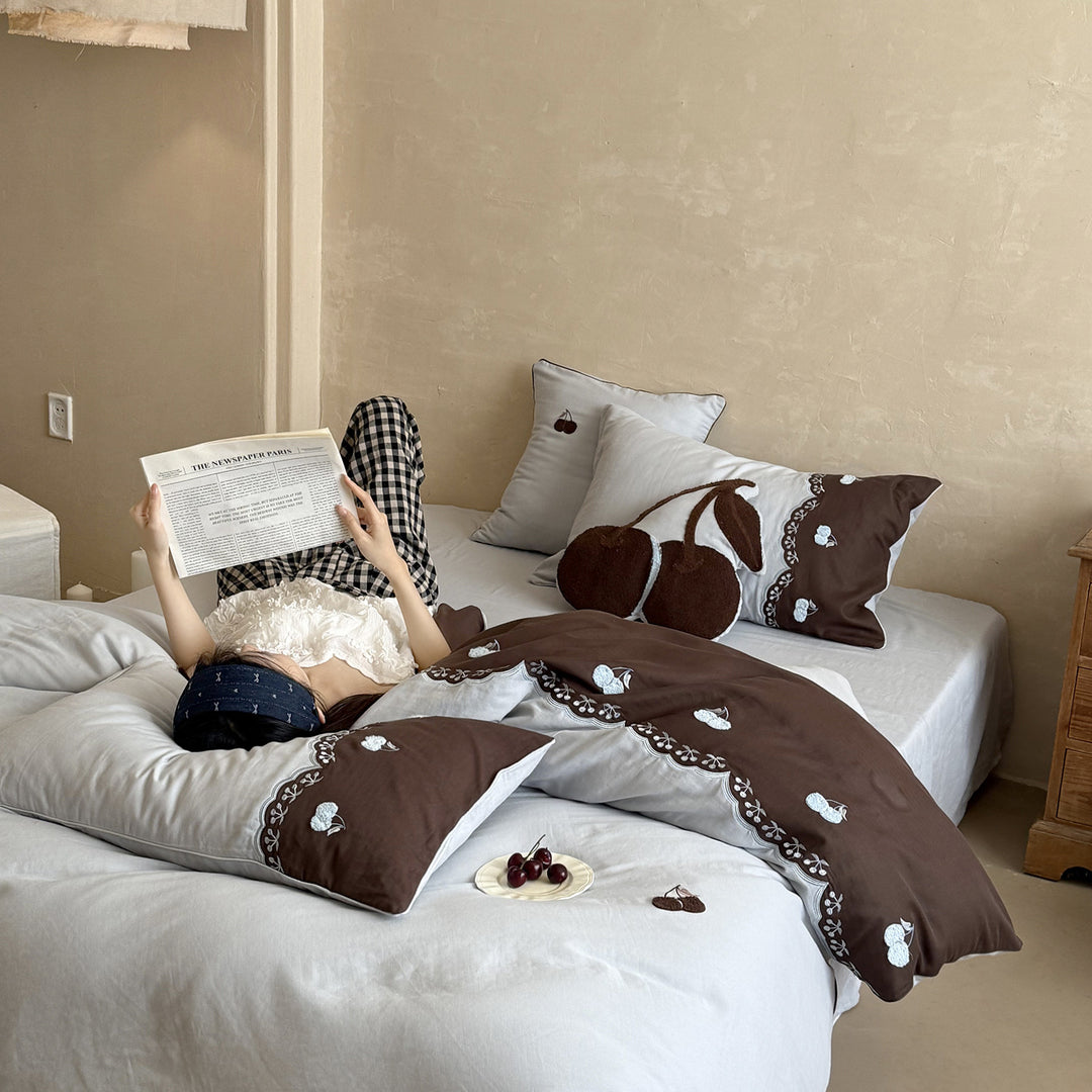Bedding set made of cotton satin with embroidered cherry motif and decorative frill