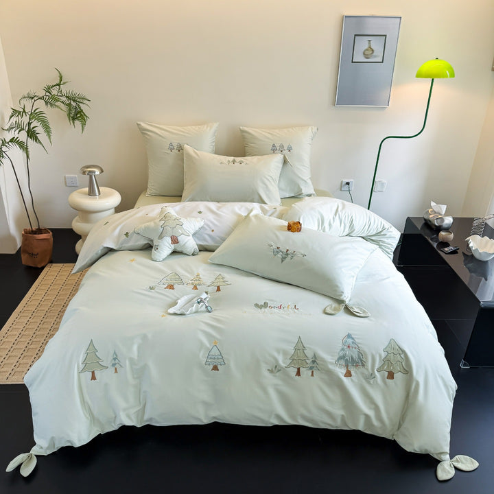 Children's bedding set with cute animal embroidery made of cotton blend