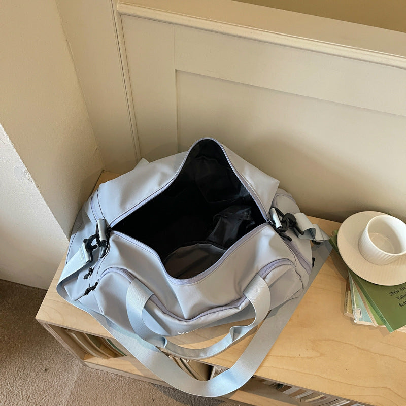Versatile sports bag with practical interior pocket and detachable shoulder strap Stornfield