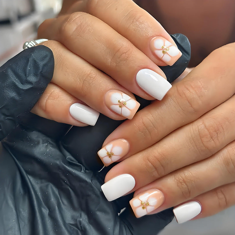 Artificial nail set with luxurious flower design and subtle gold accents Stornfield