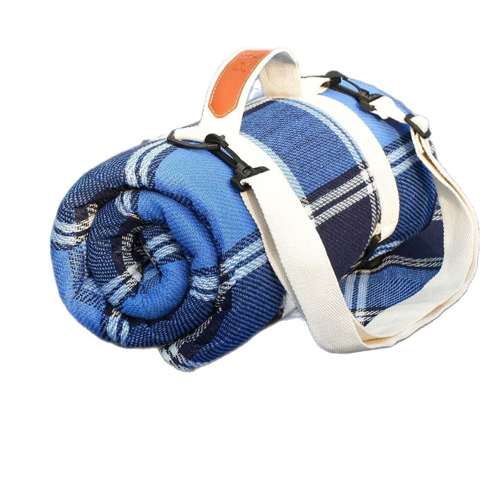 Unisex practical picnic blanket with carrying handle and water-repellent surface Stornfield