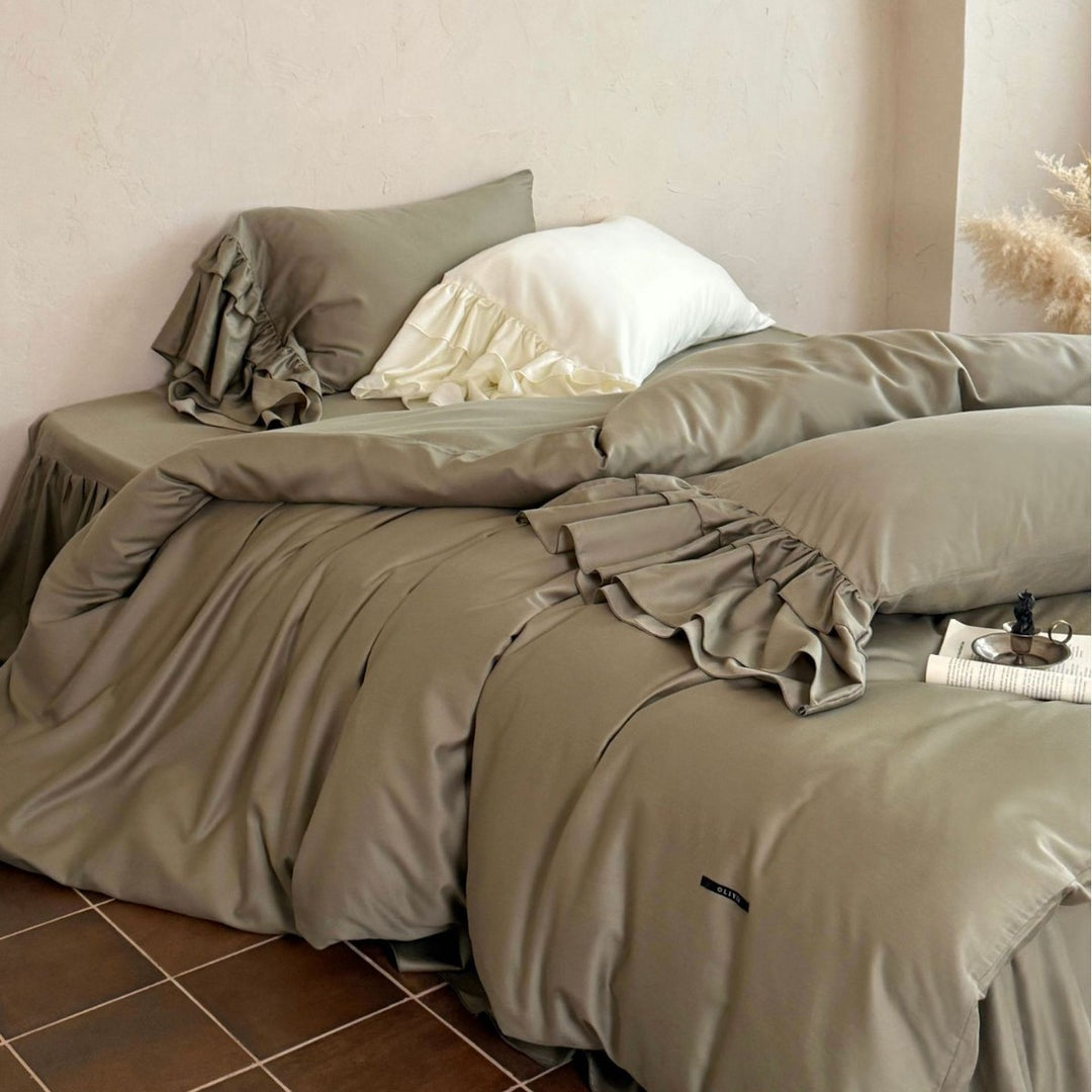 Ruffled-Edge Sateen Duvet Cover Set with Skirted Bedskirt & Decorative Pillow Shams