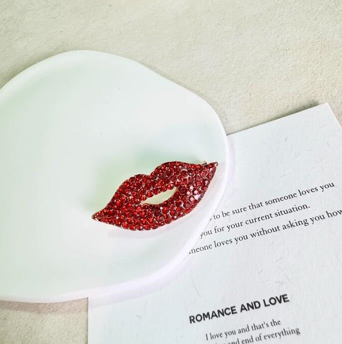 Glittering Lip Brooch Stornfield