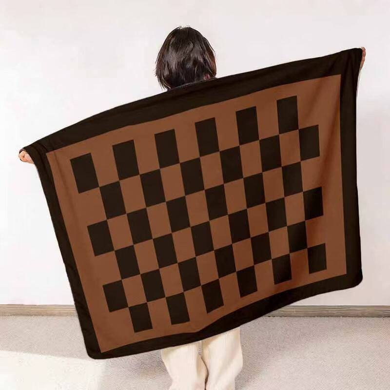 Cozy Checkered Pattern Fleece Blanket