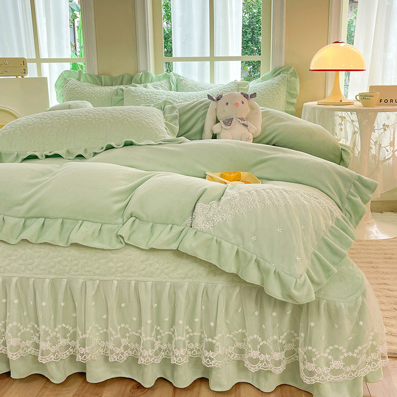 Luxurious Floral Ruffled Quilted Comforter Set