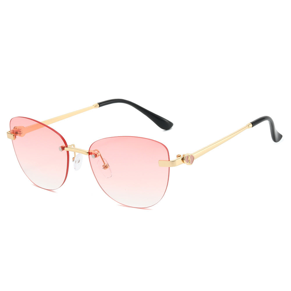 Elegant Cat-Eye Sunglasses Stornfield