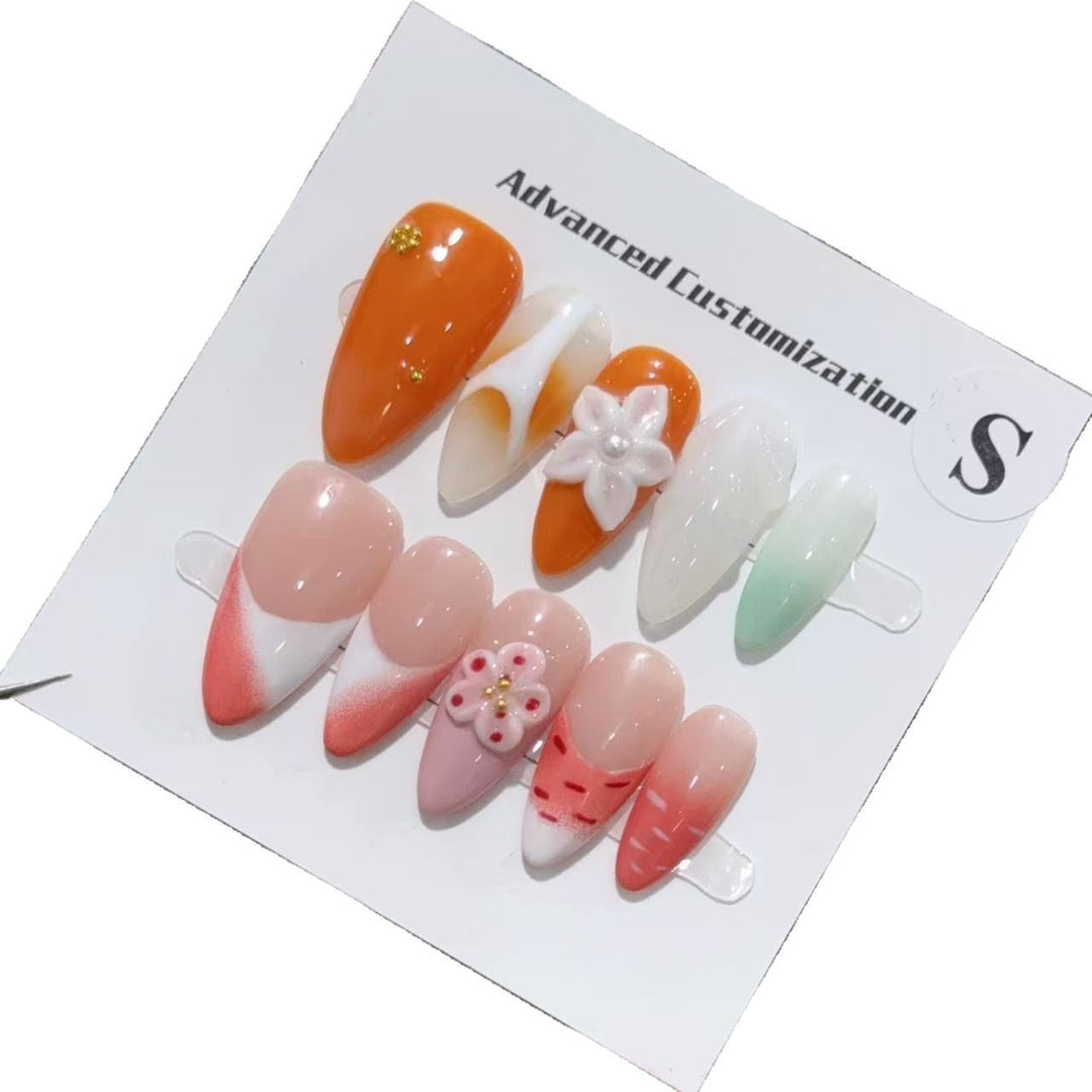Customized Floral-Themed Press-On Nail Art Set