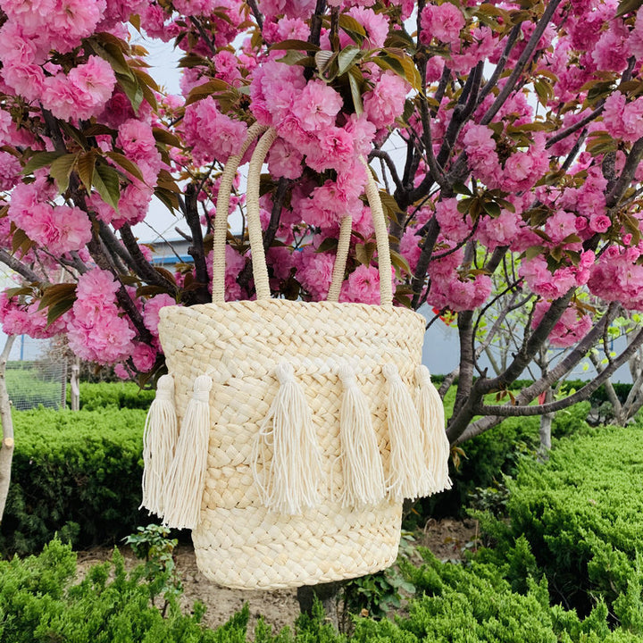 Trendy basket bag with tassels Stornfield